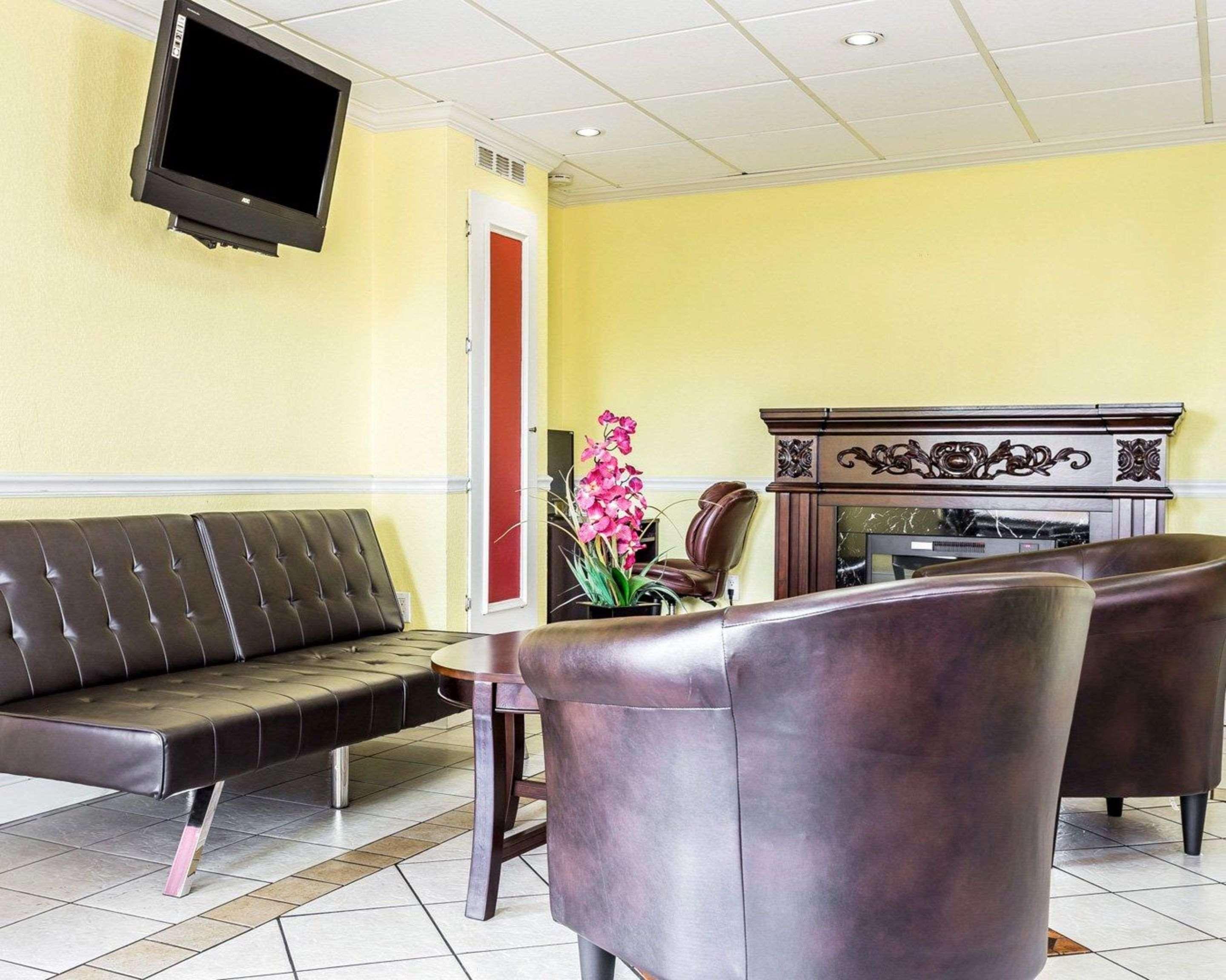Econo Lodge Inn & Suites Matthews - Charlotte Bagian luar foto