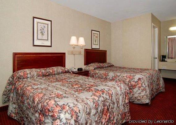 Econo Lodge Inn & Suites Matthews - Charlotte Ruang foto