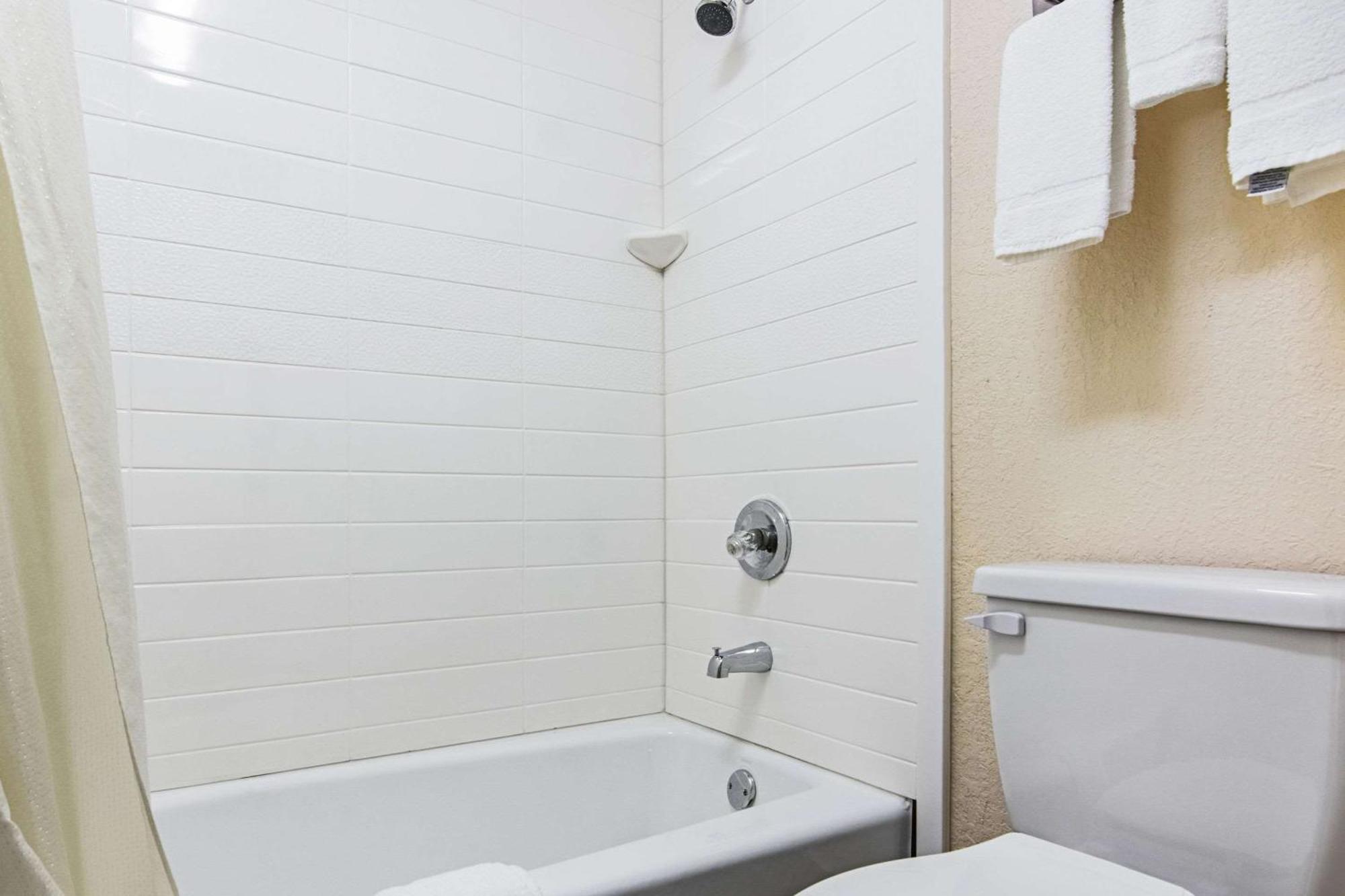 Econo Lodge Inn & Suites Matthews - Charlotte Bagian luar foto