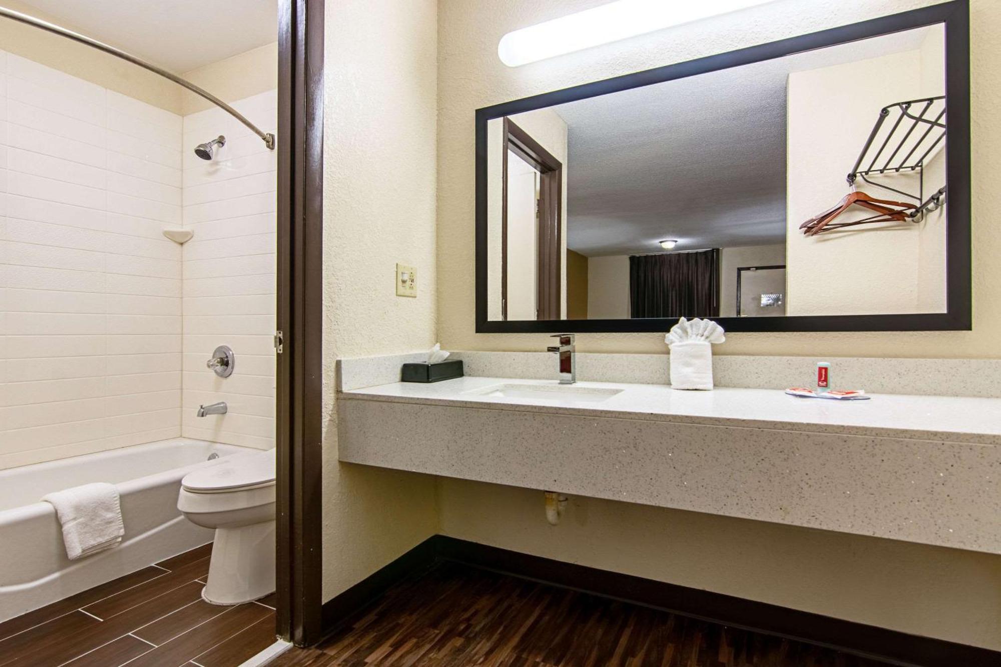 Econo Lodge Inn & Suites Matthews - Charlotte Bagian luar foto