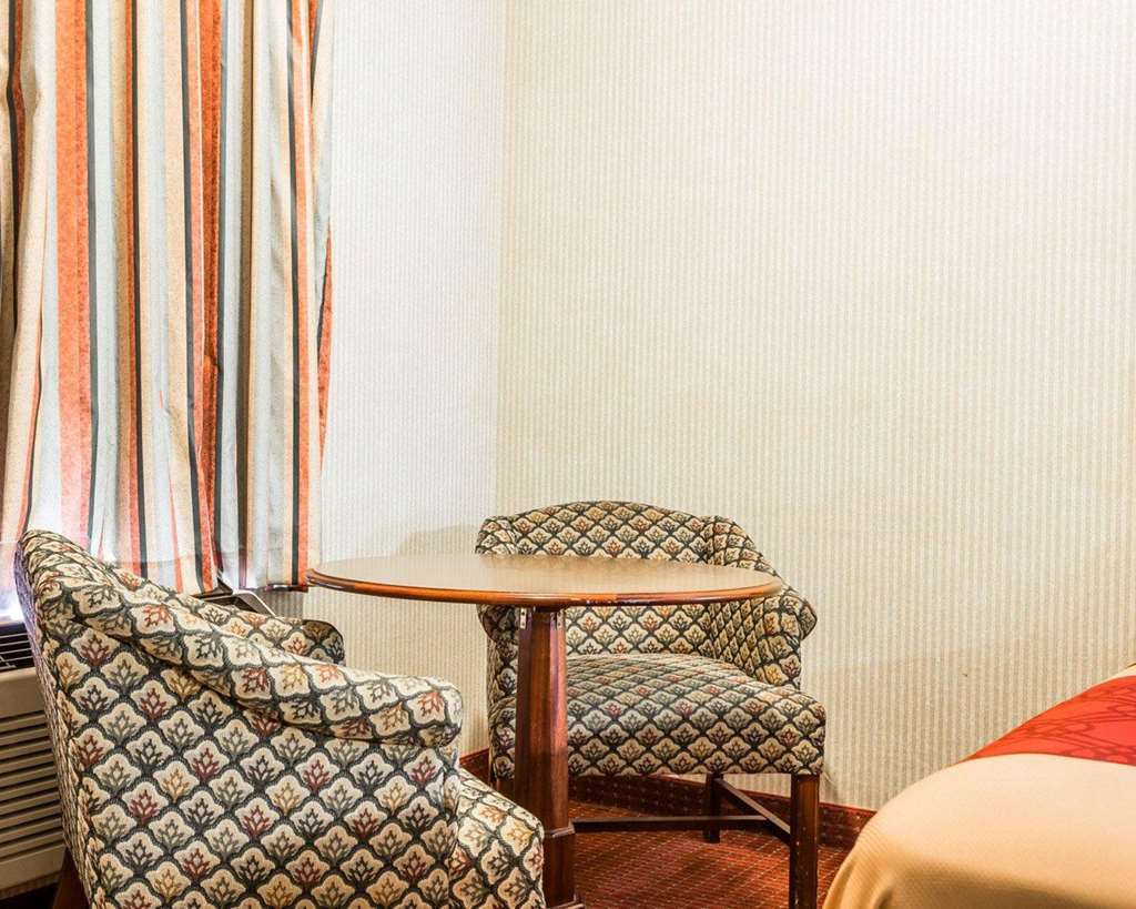 Econo Lodge Inn & Suites Matthews - Charlotte Ruang foto
