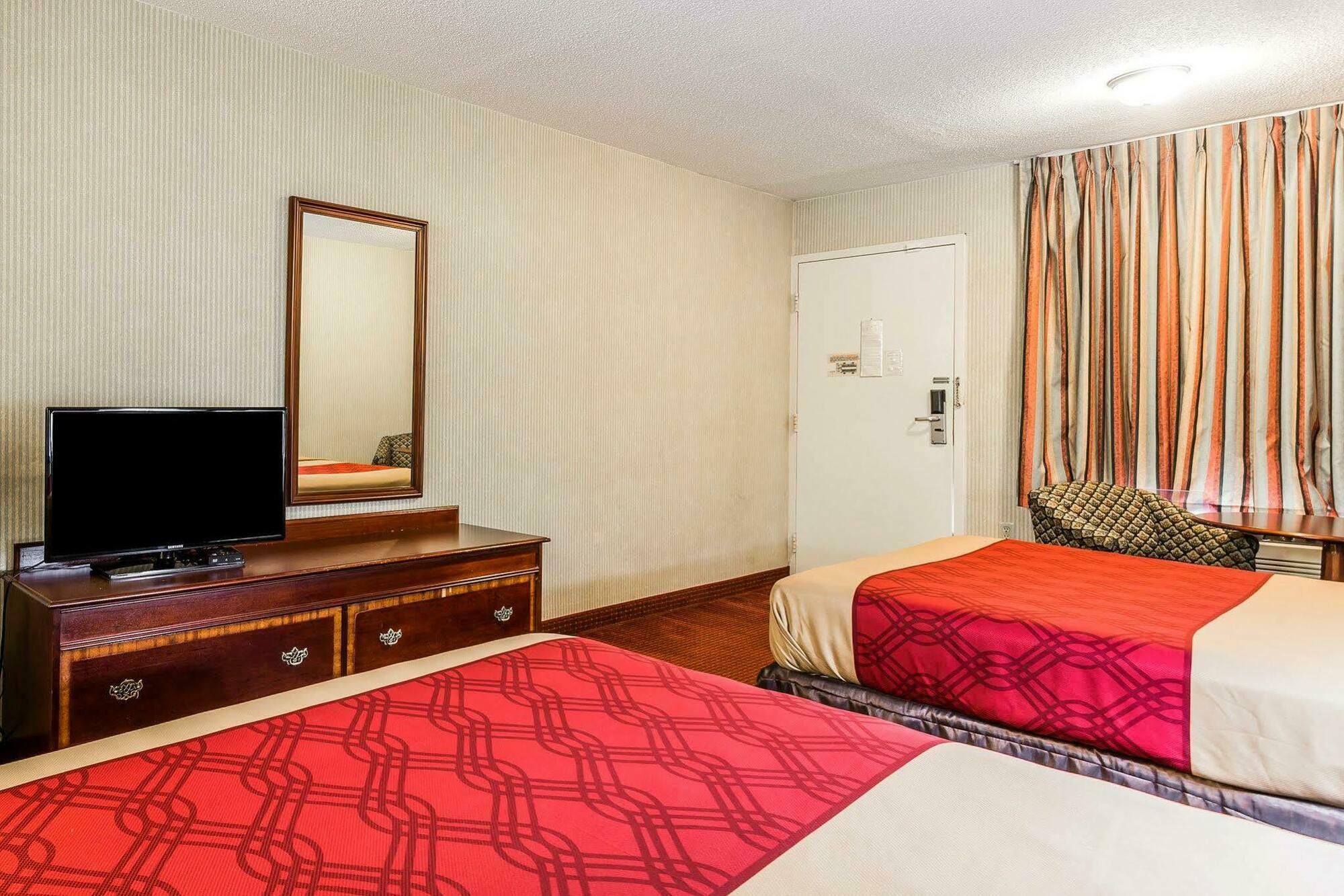 Econo Lodge Inn & Suites Matthews - Charlotte Bagian luar foto