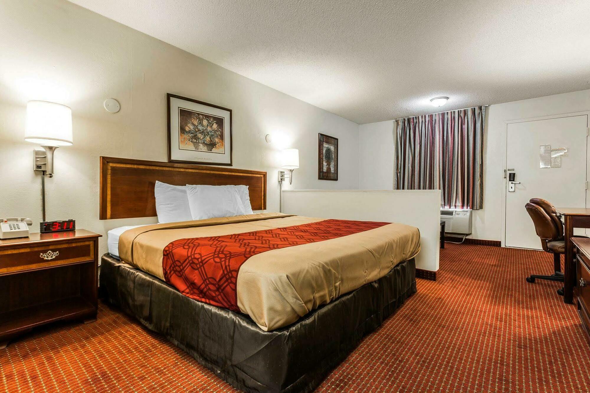 Econo Lodge Inn & Suites Matthews - Charlotte Bagian luar foto