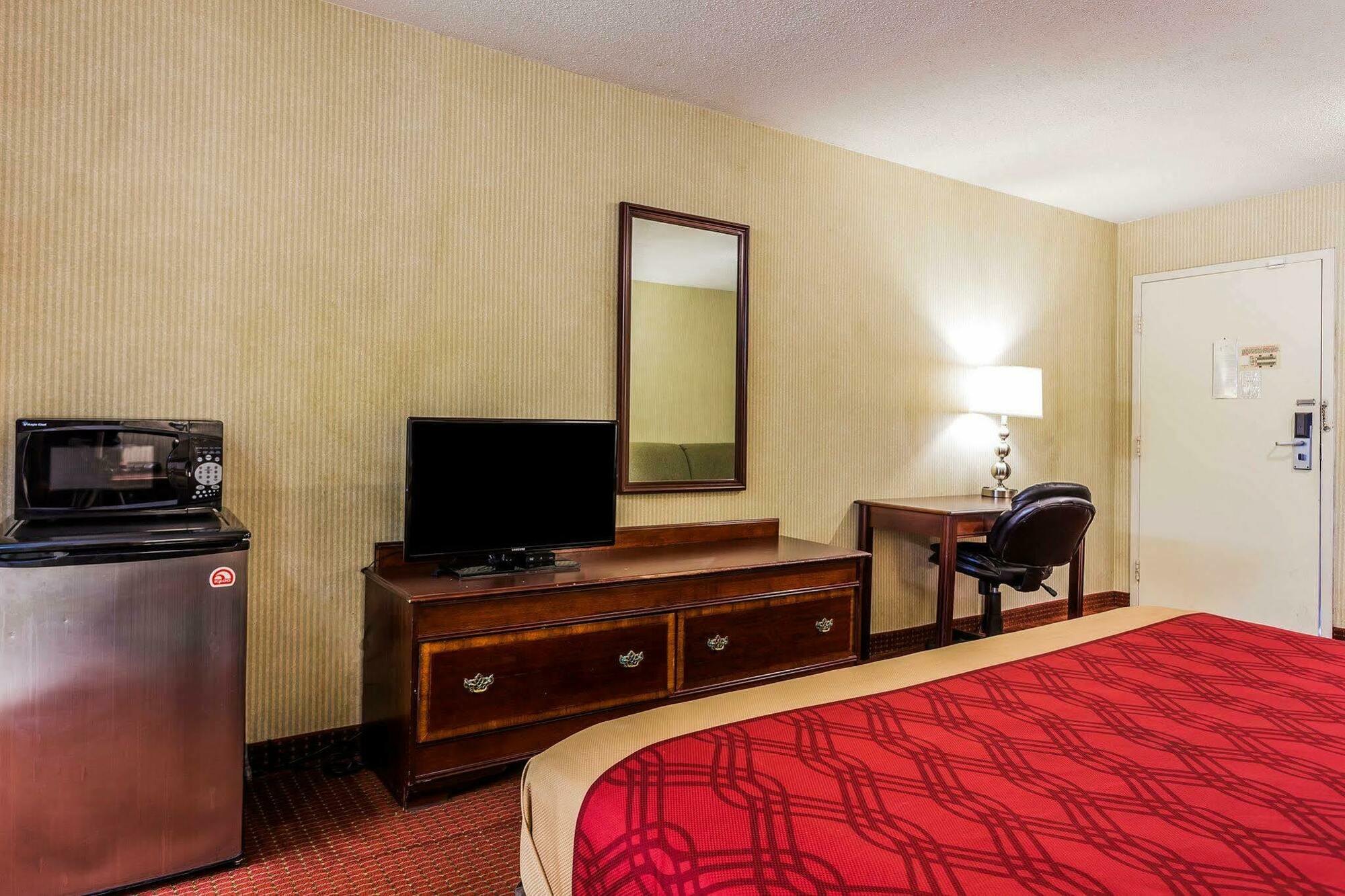 Econo Lodge Inn & Suites Matthews - Charlotte Bagian luar foto