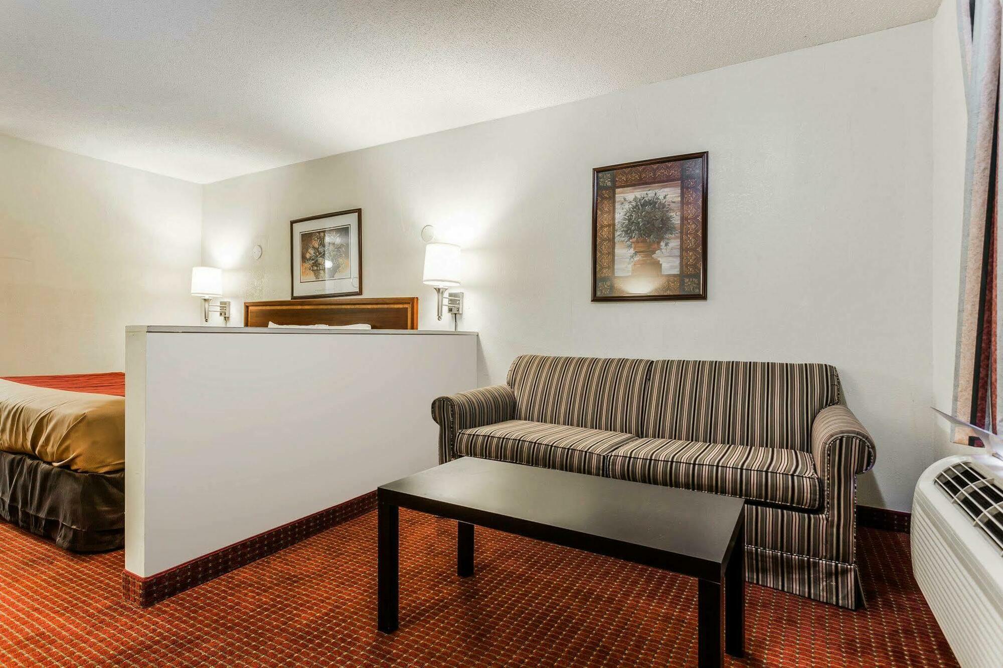 Econo Lodge Inn & Suites Matthews - Charlotte Bagian luar foto