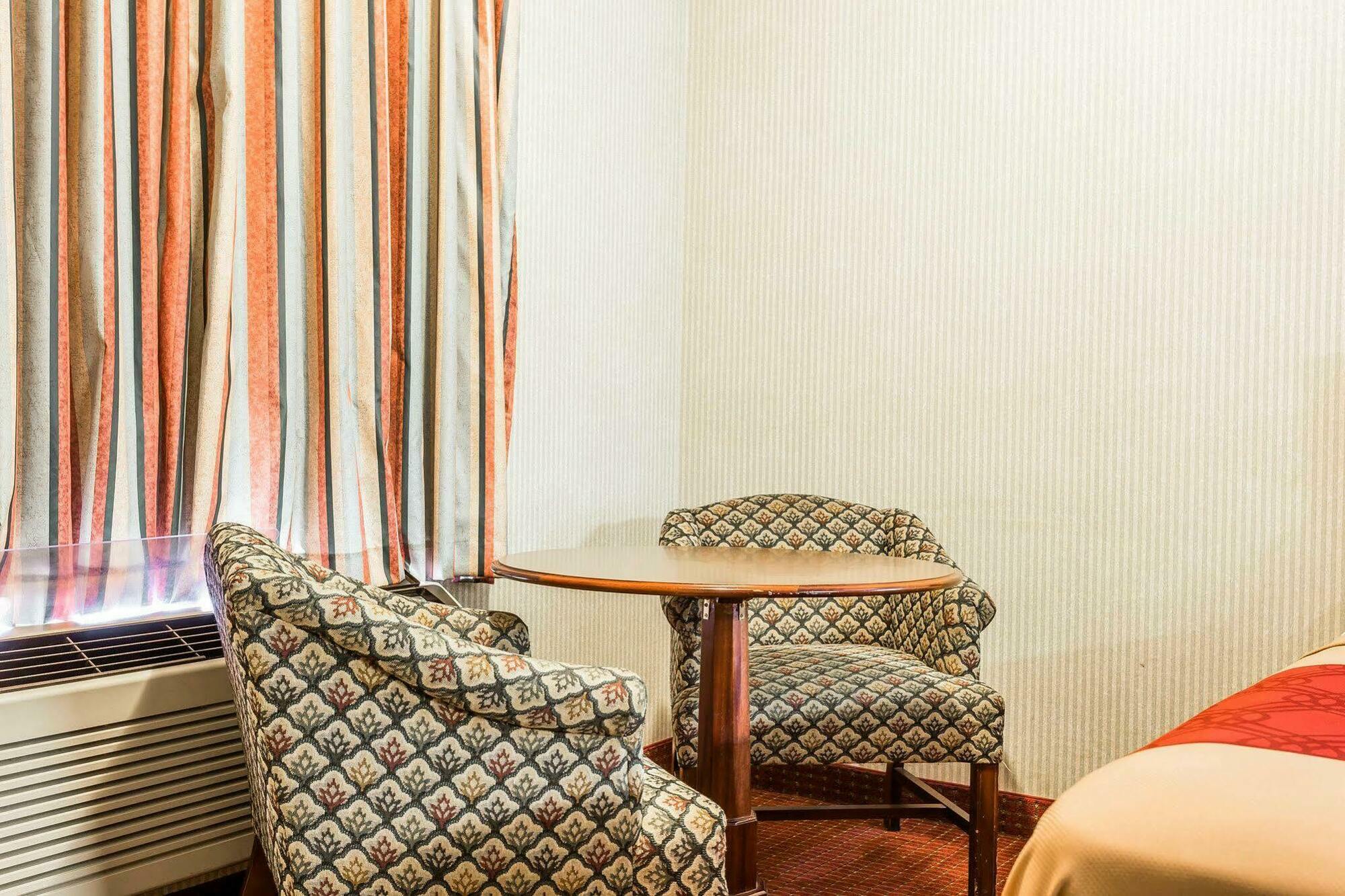 Econo Lodge Inn & Suites Matthews - Charlotte Bagian luar foto